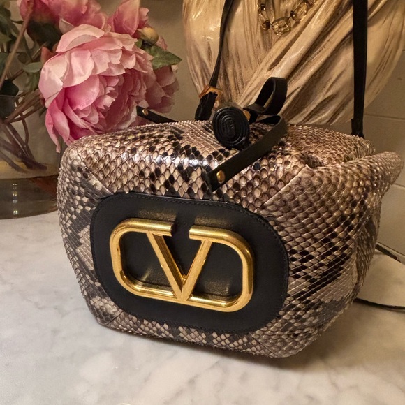 EUC Valentino Garavani V Logo Medium Python Bucket Bag Showstopper